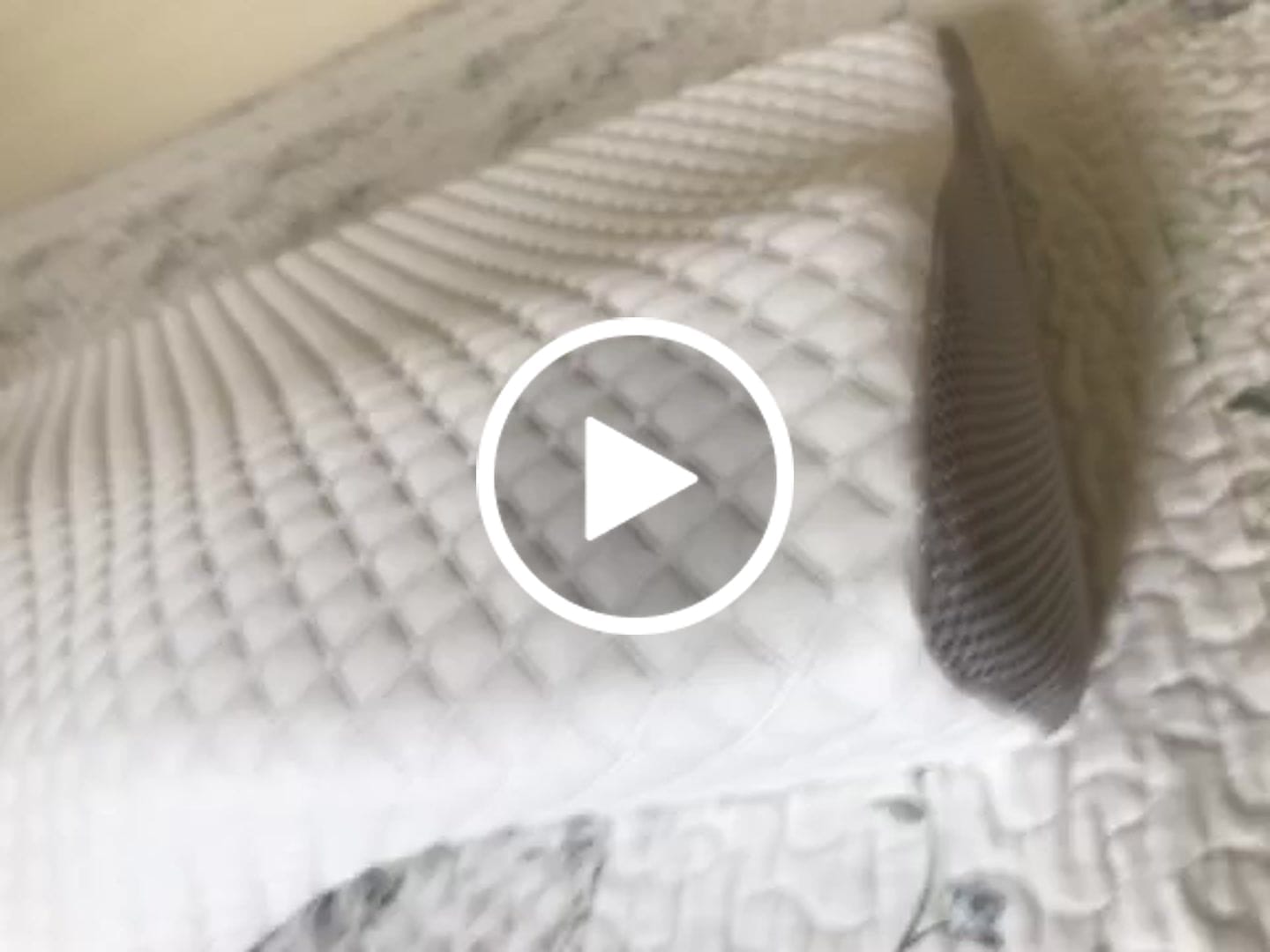 Customer video review of Travesseiro Cervical Coluna Relax®