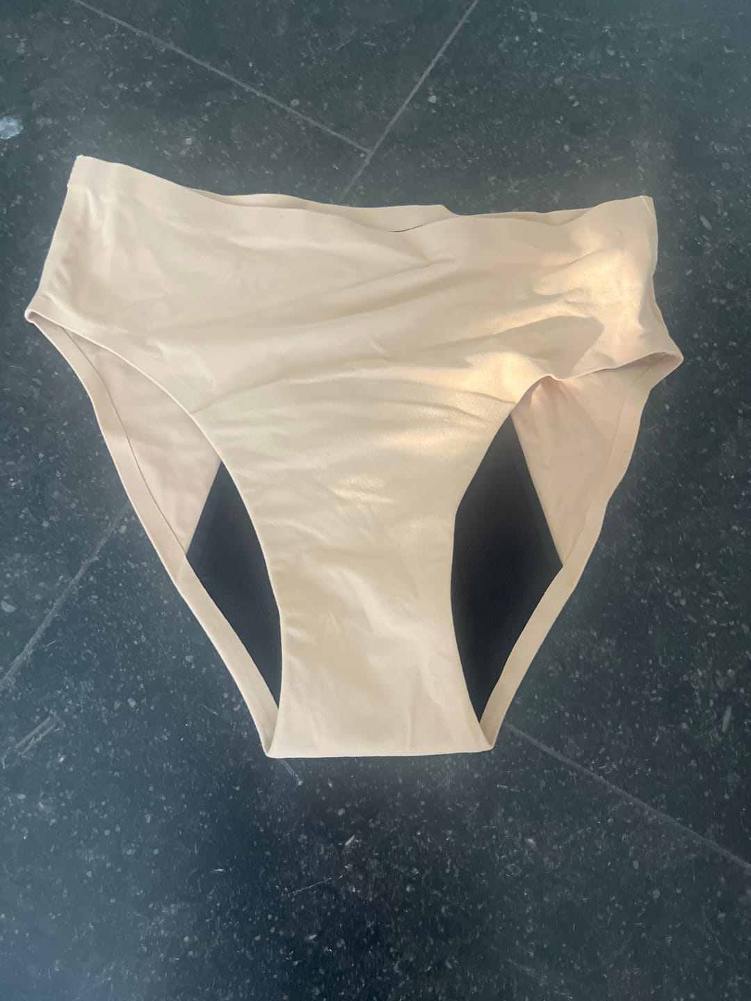 Customer photo review of Culotte Menstruelle Nina sans coutures (taille haute)