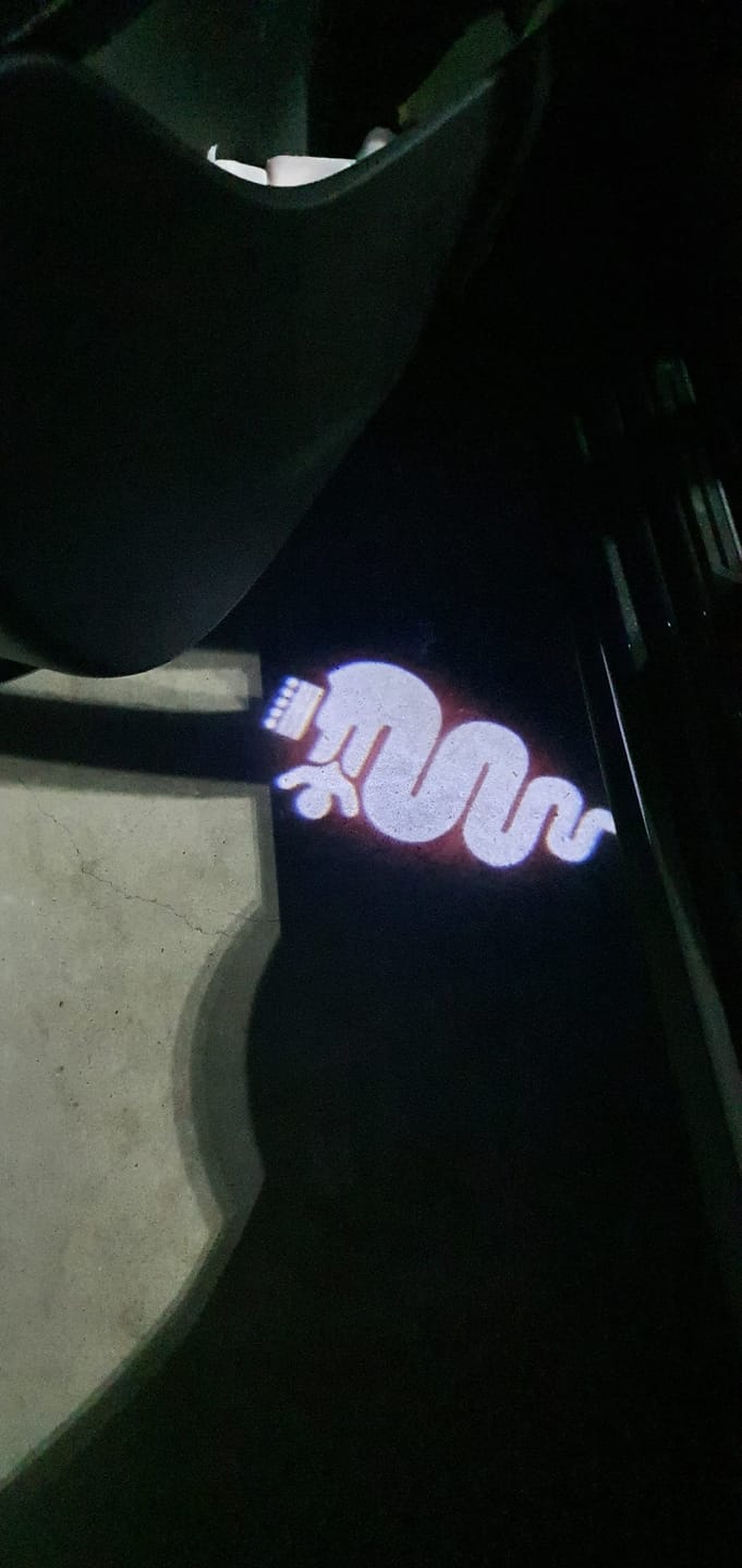 Customer photo review of Alfa Romeo Bscione snake LOGO PROJECTOT LIGHTS Nr.53 (quantity  1 =  2 Logo Film /  2 door lights)