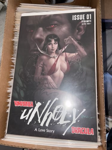 Customer photo review of Vampirella Dracula Unholy (2021) #1