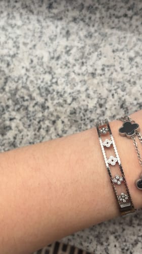 Customer photo review of Clover Deluxe Armreif | 18K vergoldet