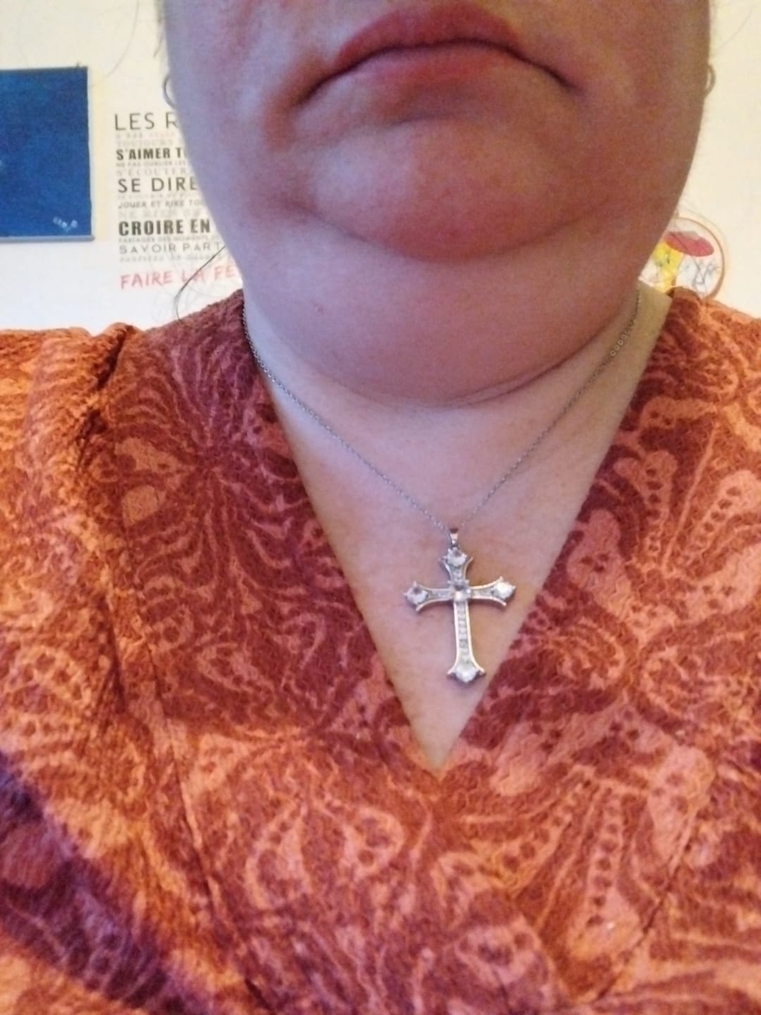 Customer photo review of Collier Croix Chrétienne Chic