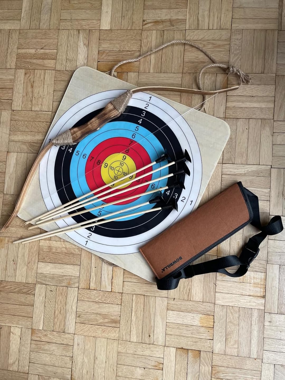 Customer photo review of Holzbogen Set mit 6 Saugnapf-Pfeilen, Zielscheibe, Köcher und Tasche