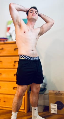 Customer photo review of SQUATTING SHORTS – TONE / ALL BLACK