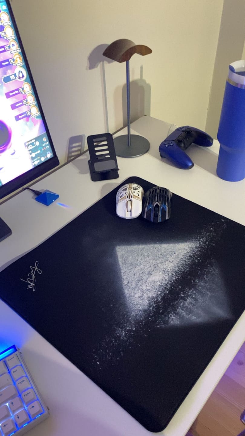 Customer photo review of Pwnage StormBreaker Max Karbon Fiber Wireless Mouse