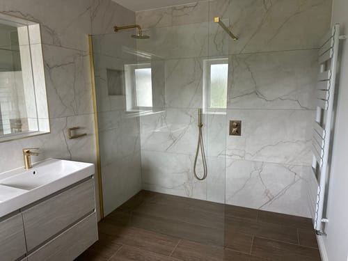 Customer photo review of Hudson Reed 1400mm Wetroom Screen With Brass Support Bar - Brushed Brass
