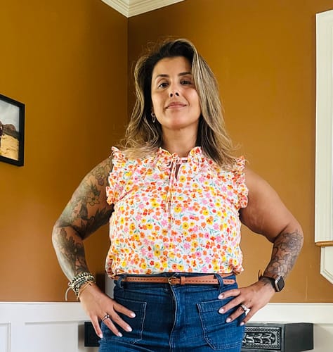 Customer photo review of Vintage Daisies Ruffle Trim Tie Tank