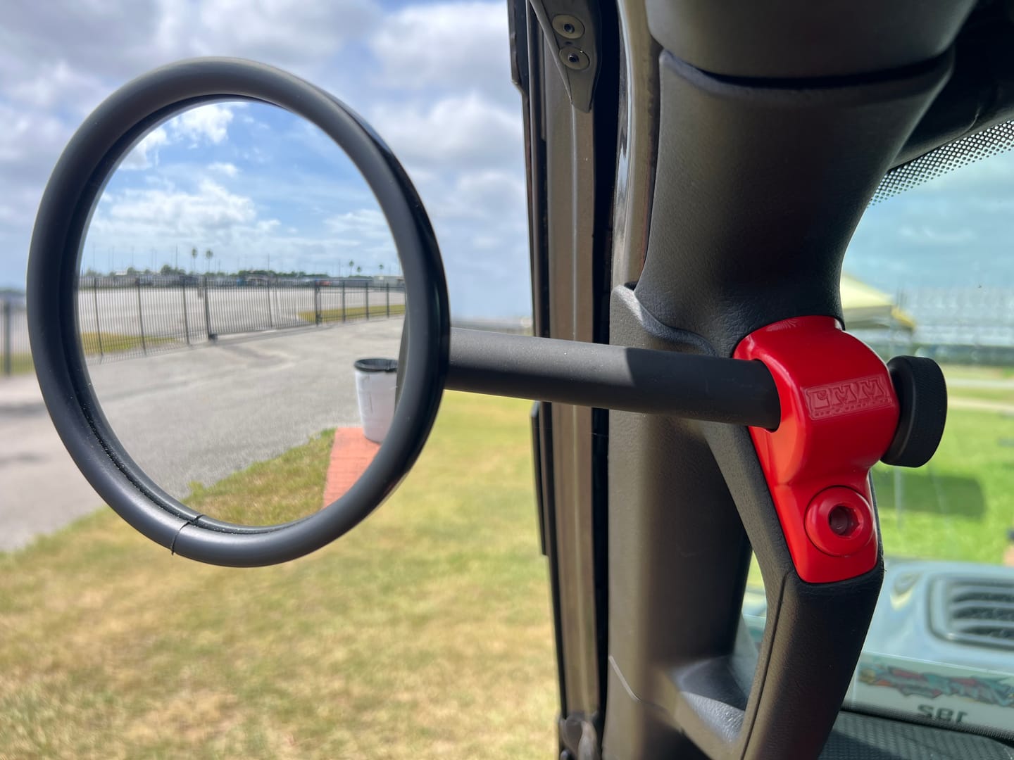 Customer photo review of JL/JLU A-Pillar Side Jeep Mirrors with Base Mount Driver AND Passenger
