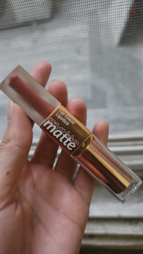 Customer photo review of O.TWO.O 2 IN 1 LIP GLAZE AND LIPSTICK