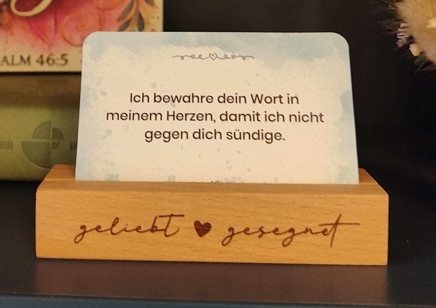 Customer photo review of Kartenhalter "geliebt ♡ gesegnet" Holzgravur · handmade
