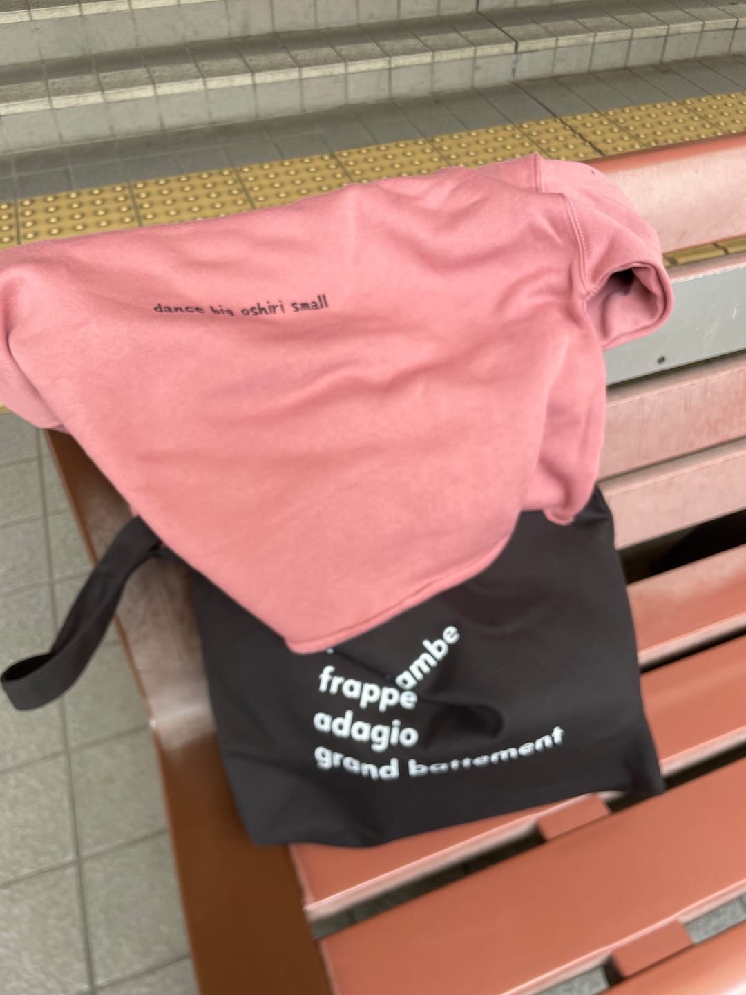 Customer photo review of 「dance big oshiri small」クロップスウェット