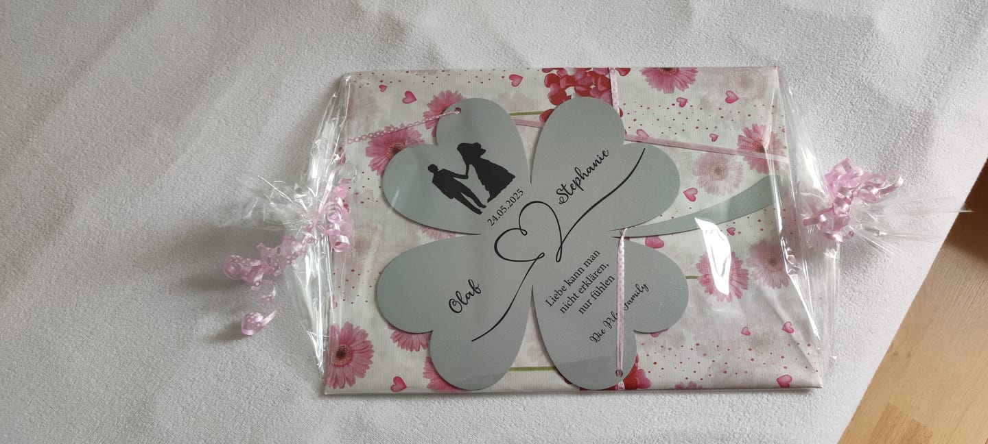 Customer photo review of Ausgefallenes Hochzeitsgeschenk: Glückskleeblatt IV zur Hochzeit - personalisierbar