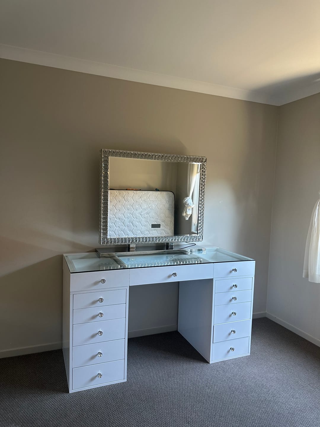 Customer photo review of MILA ROSE Beauty Station + XL DiamondX Hollywood Makeup Mirror with Bluetooth Speaker