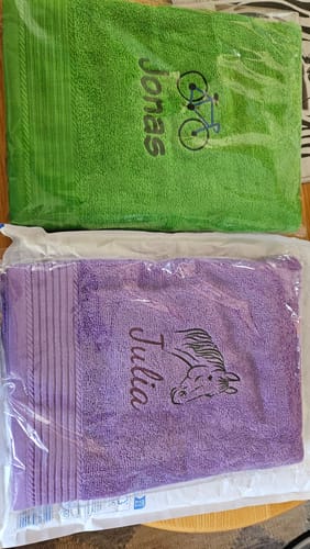 Customer photo review of Personalisiertes Kinder Handtuch mit Namen und Motiv bestickt