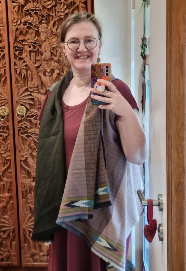 Customer photo review of NEW! Light Wool Cape Fusion Dusty Pink