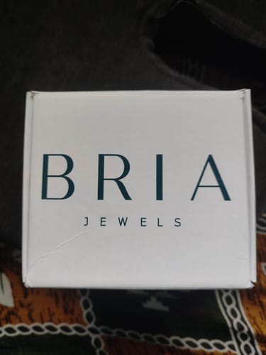 Customer photo review of V BRACELET - 18K GOLD-PLATED