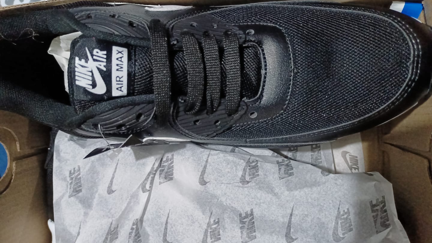 Customer photo review of Tenis Max 90 Negro Blanco