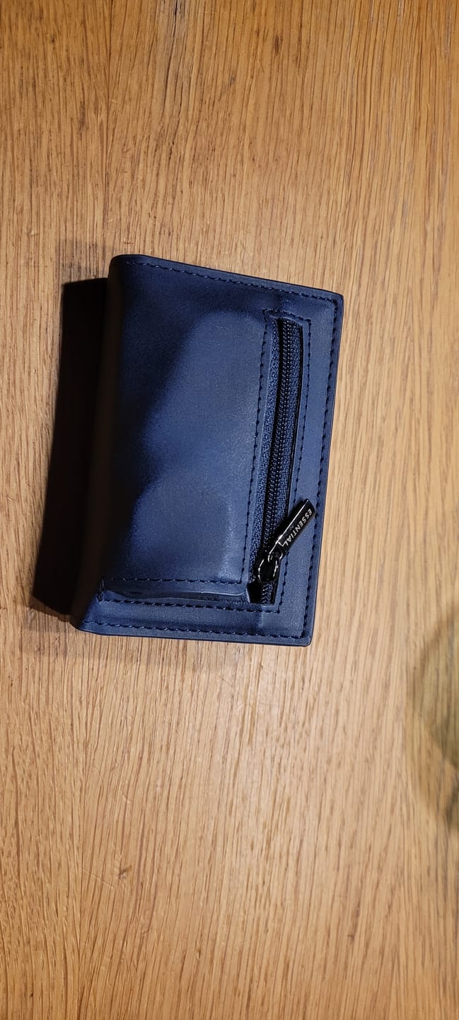 Customer photo review of Smart Wallet 3.0