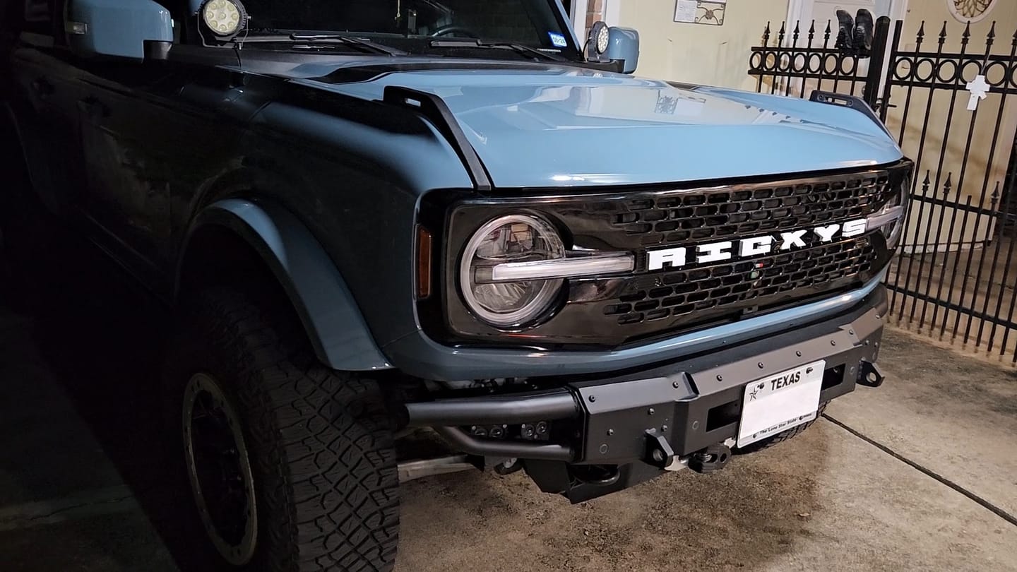 Customer photo review of High Configuration Style Front Grille With DIY Letters - Glossy Black For 2021+ Ford Bronco