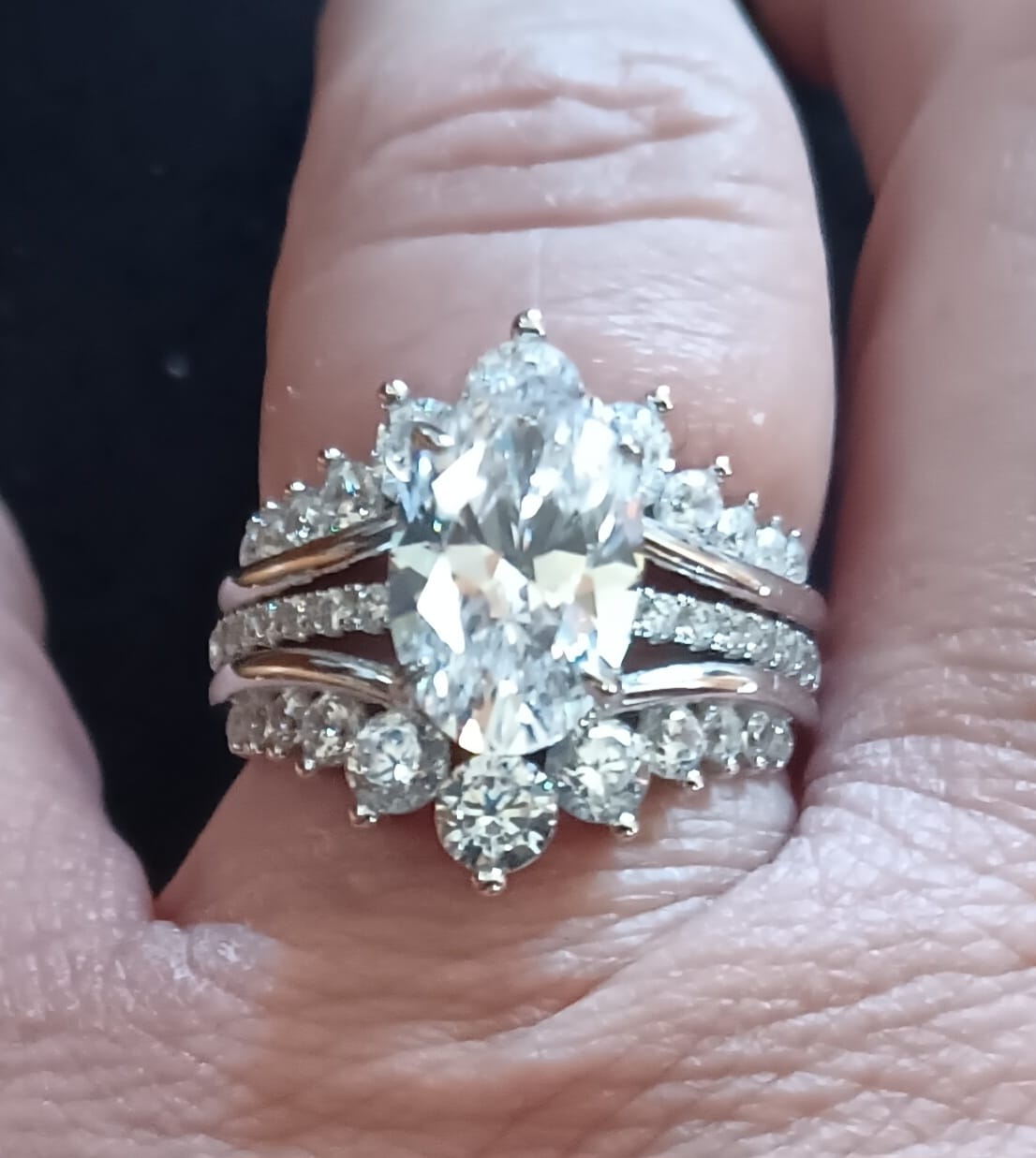 Customer photo review of Louily Exclusive 4.0Ct/5.0Ct Oval Cut Wedding Ring Set With Jacket Wedding Band