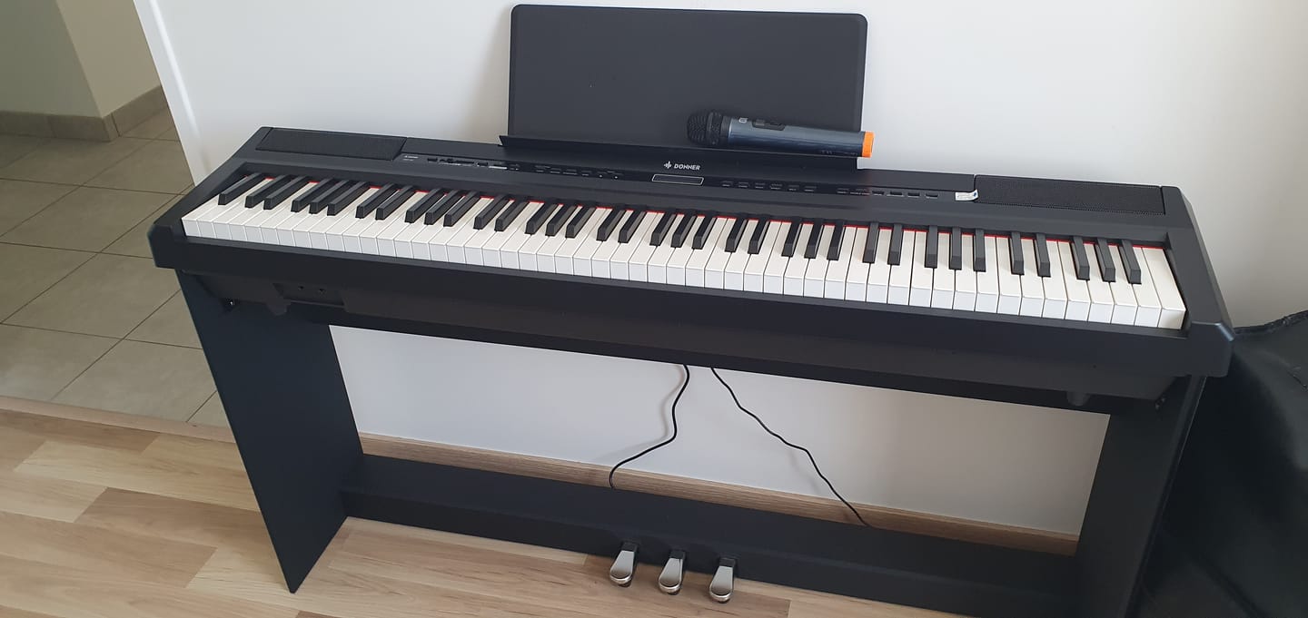 Customer photo review of Donner DEP-20 88 touches lestées Clavier de Piano numériques avec support et 3 pédale
