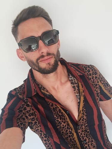 Customer photo review of Chemise boutonnée à manches courtes pour hommes à rayures verticales vintage léopard