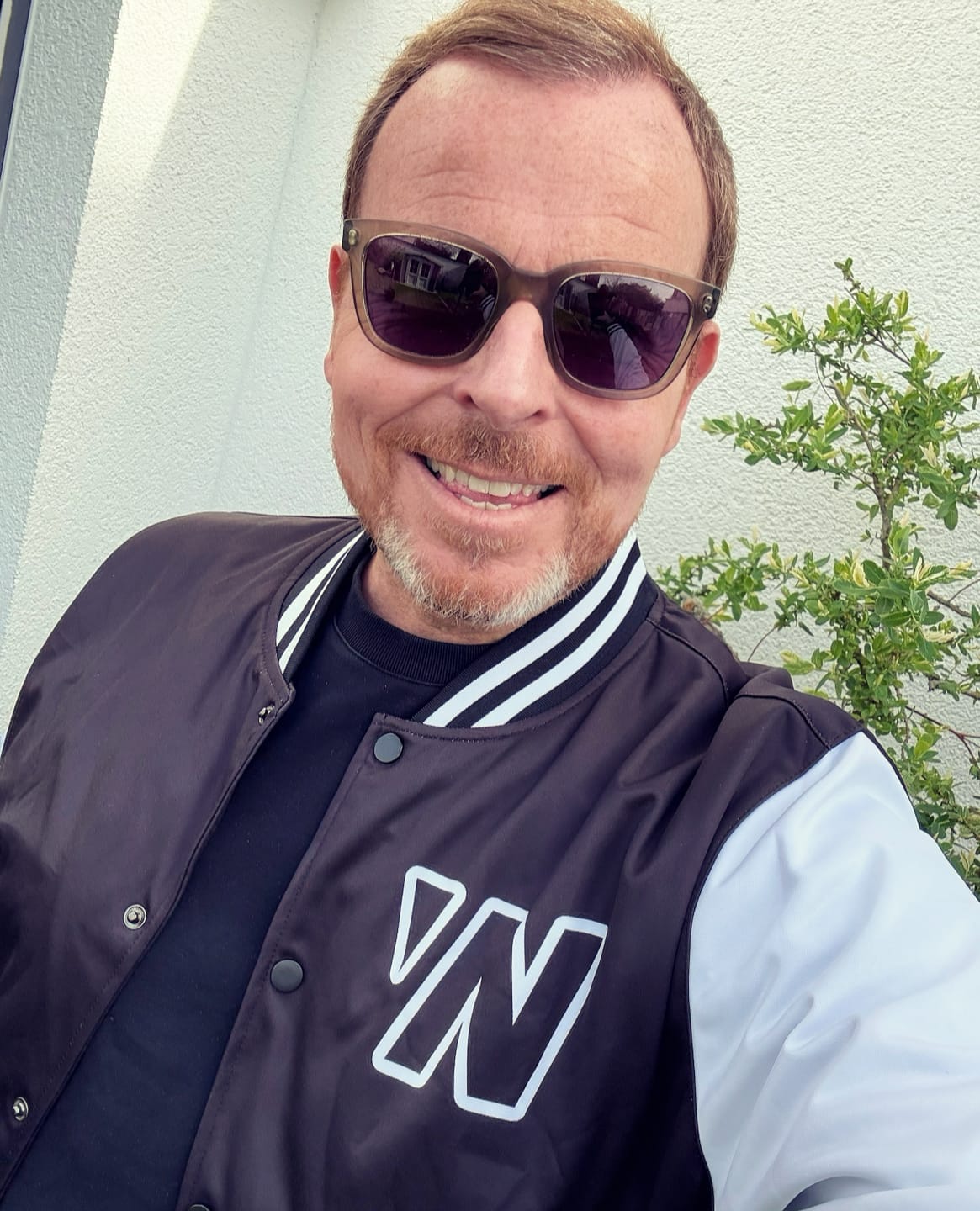 Customer photo review of Benutzerdefinierte Varsity-Jacke. Letterman-Jacke für Männer, Frauen und Jugendliche Weiß Schwarz