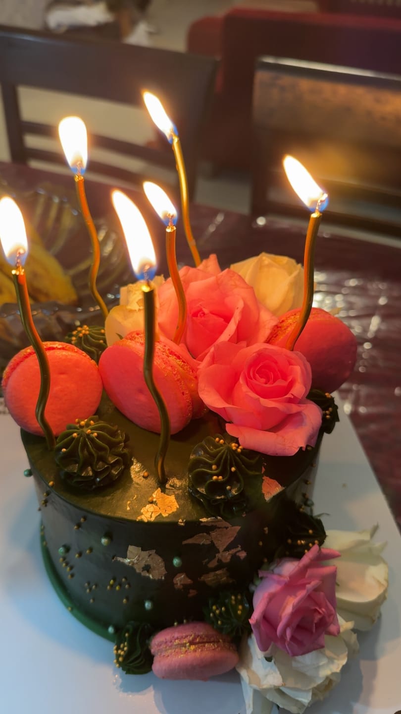 Customer photo review of Custom Floral Cake Online