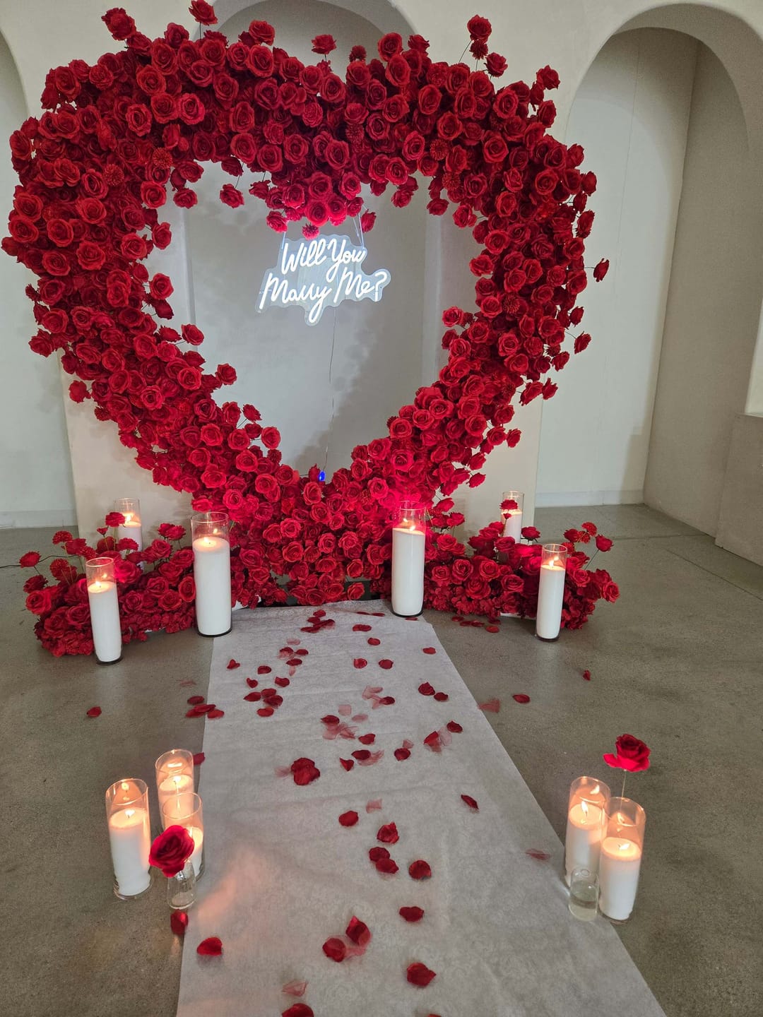 Customer photo review of Aliflowers Artificial flower 5D Red Rose Valentine's Day Heart Arch ALFAH004