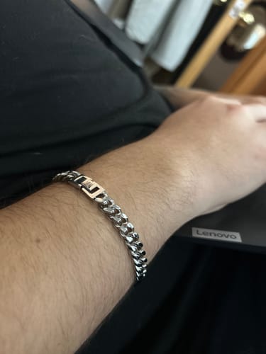 Reseña con foto de un cliente sobre Pulsera Cuban 8mm