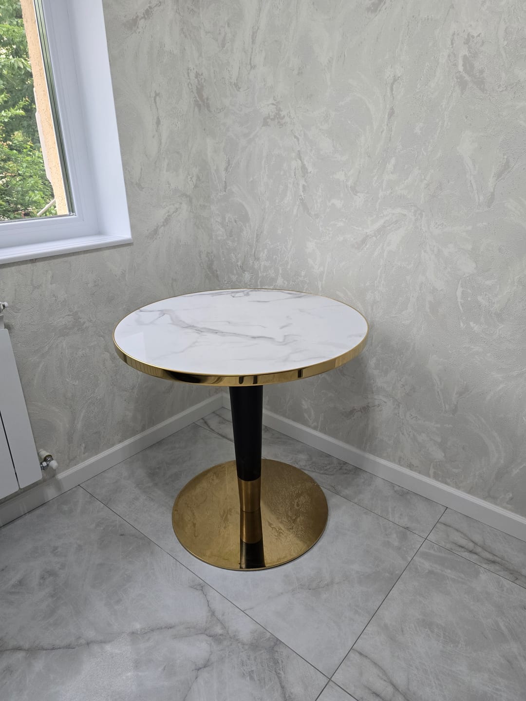 Customer photo review of Masa MORATA, alb/negru/auriu, 79x74 cm