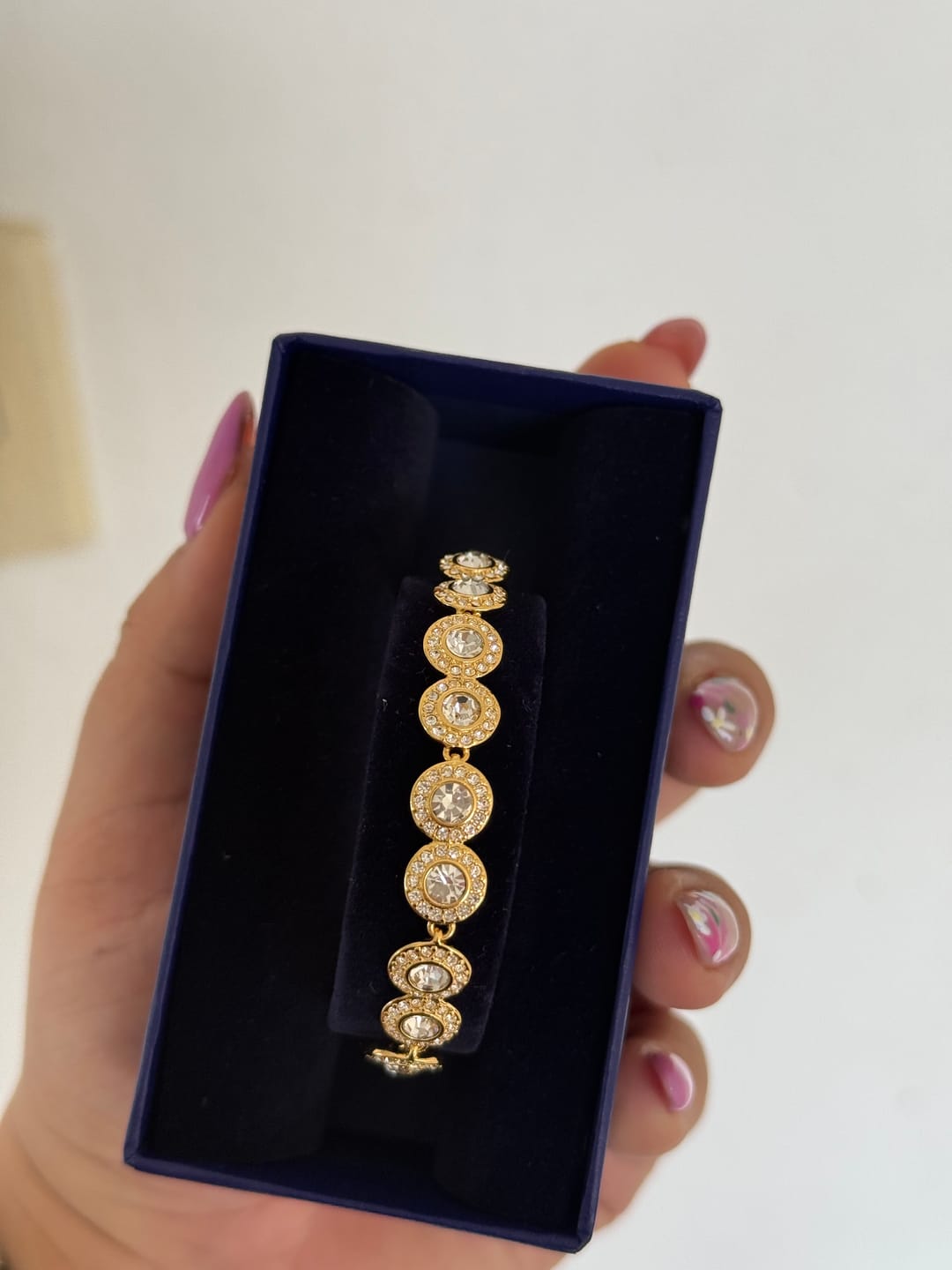 Customer photo review of PULSERA CRISTAL SWAROVSKI TENIS ANGELIC HALO ORO + KIT DE REGALO
