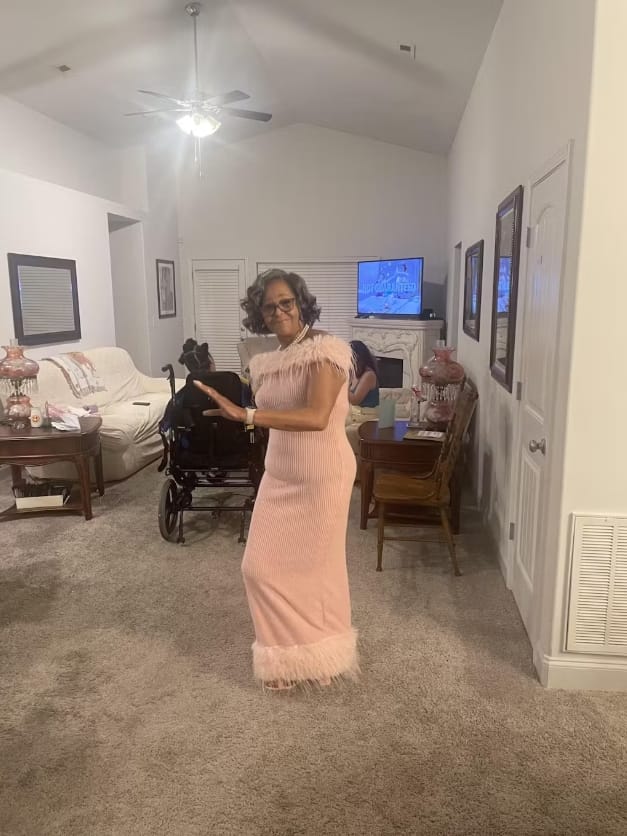 Customer photo review of Luvwin 5x5 Salt And Pepper Gray Color Glueless Pre-Cut Lace Short Layered Loose Wave Wig 100% Human Hair