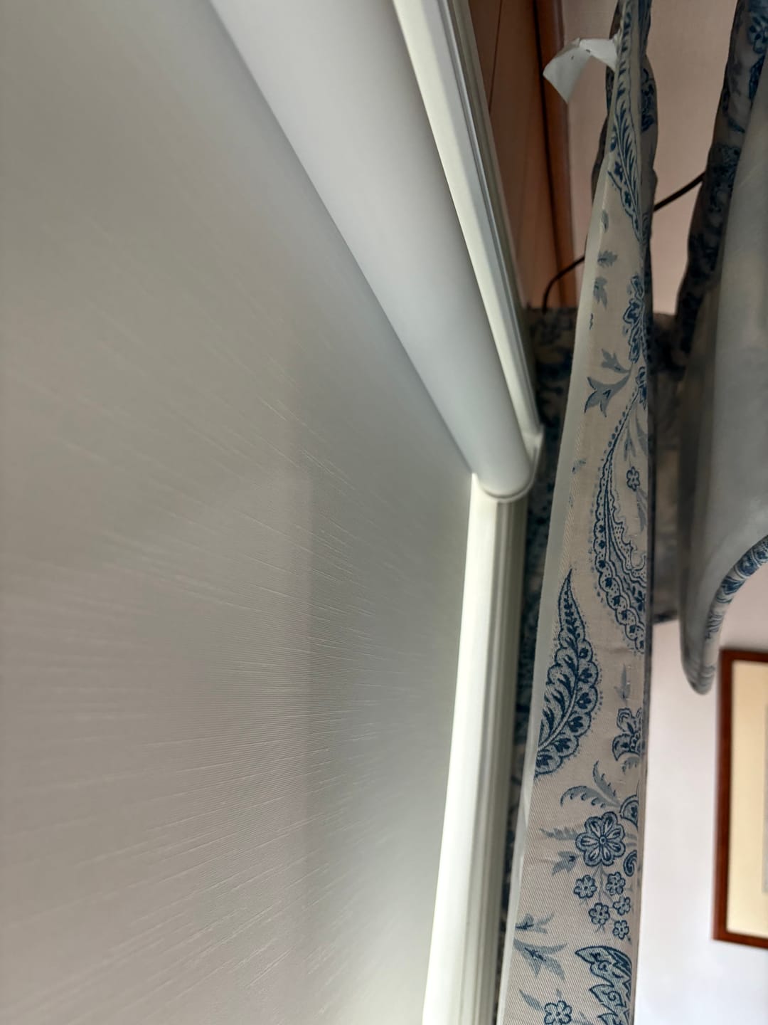 Customer photo review of SmartWings Motorized Roller Shades 100% Blackout Essential