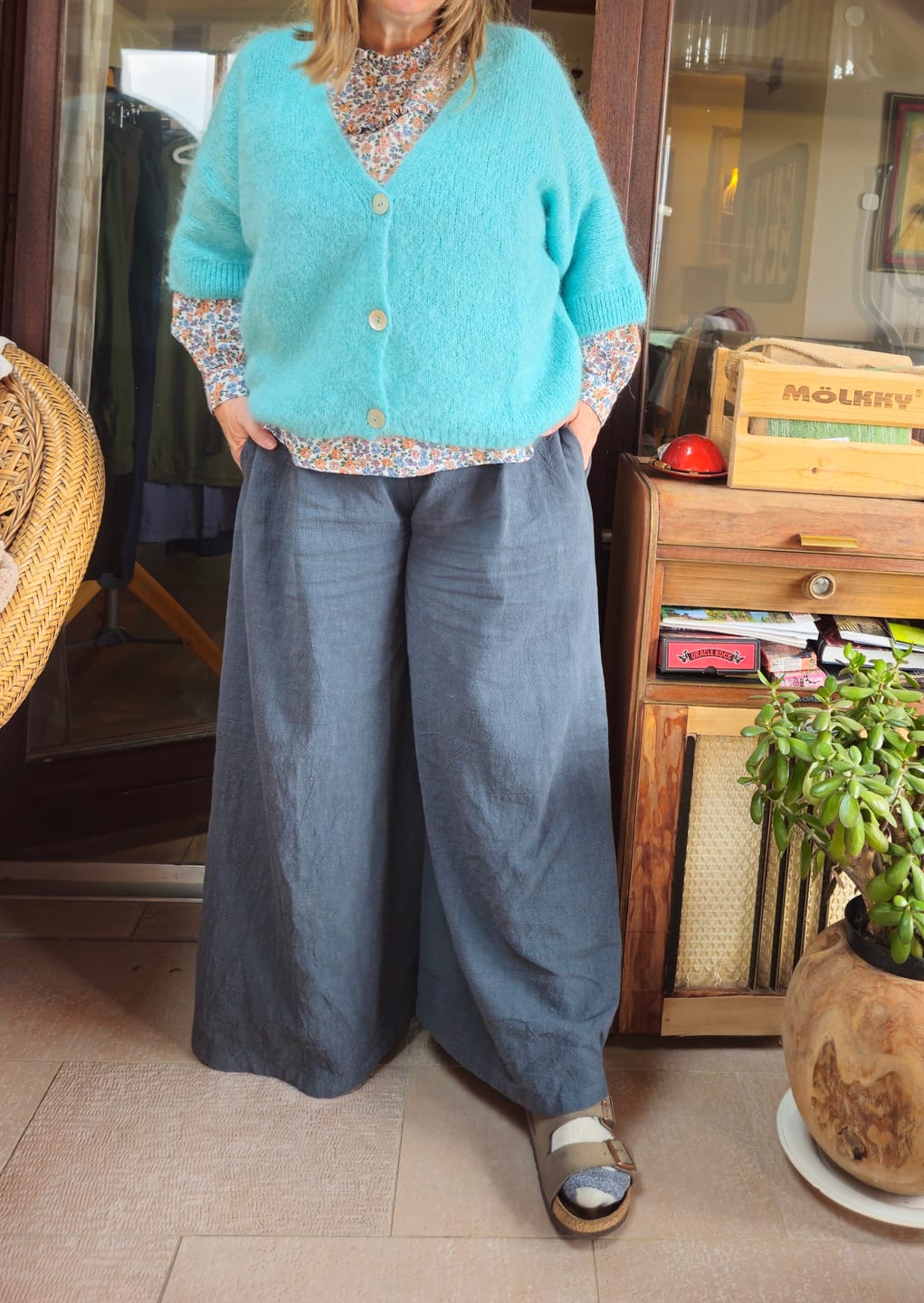 Customer photo review of Jupe culotte Arielle en lin stone wash noir