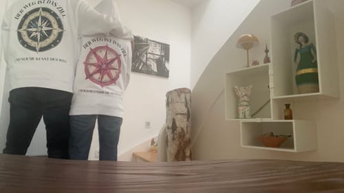 Customer photo review of Die Richtung Rückendruck | Premium Hoodie unisex