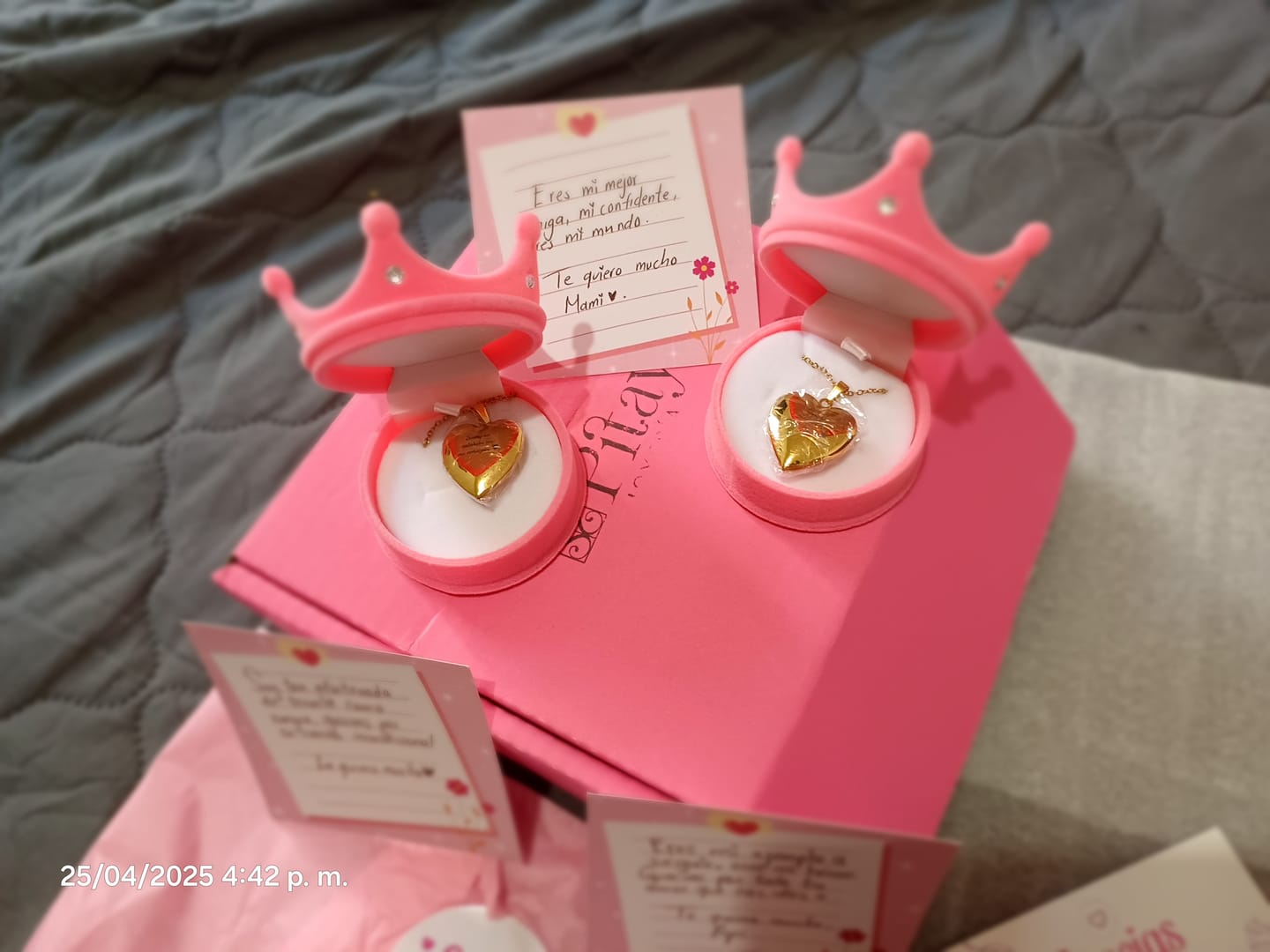 Customer photo review of Relicario Love Personalizado