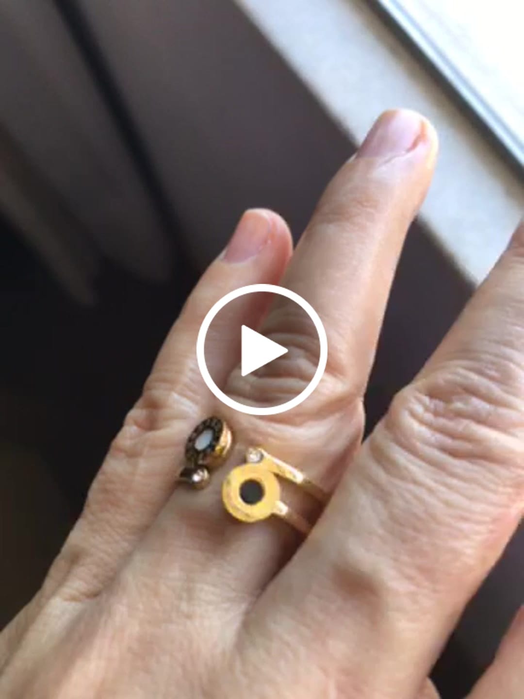 Customer video review of Anel Romanos Venice Banhado em Ouro 18K