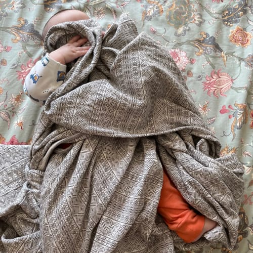 Customer photo review of Prima Pebble Woven Wrap by Didymos
