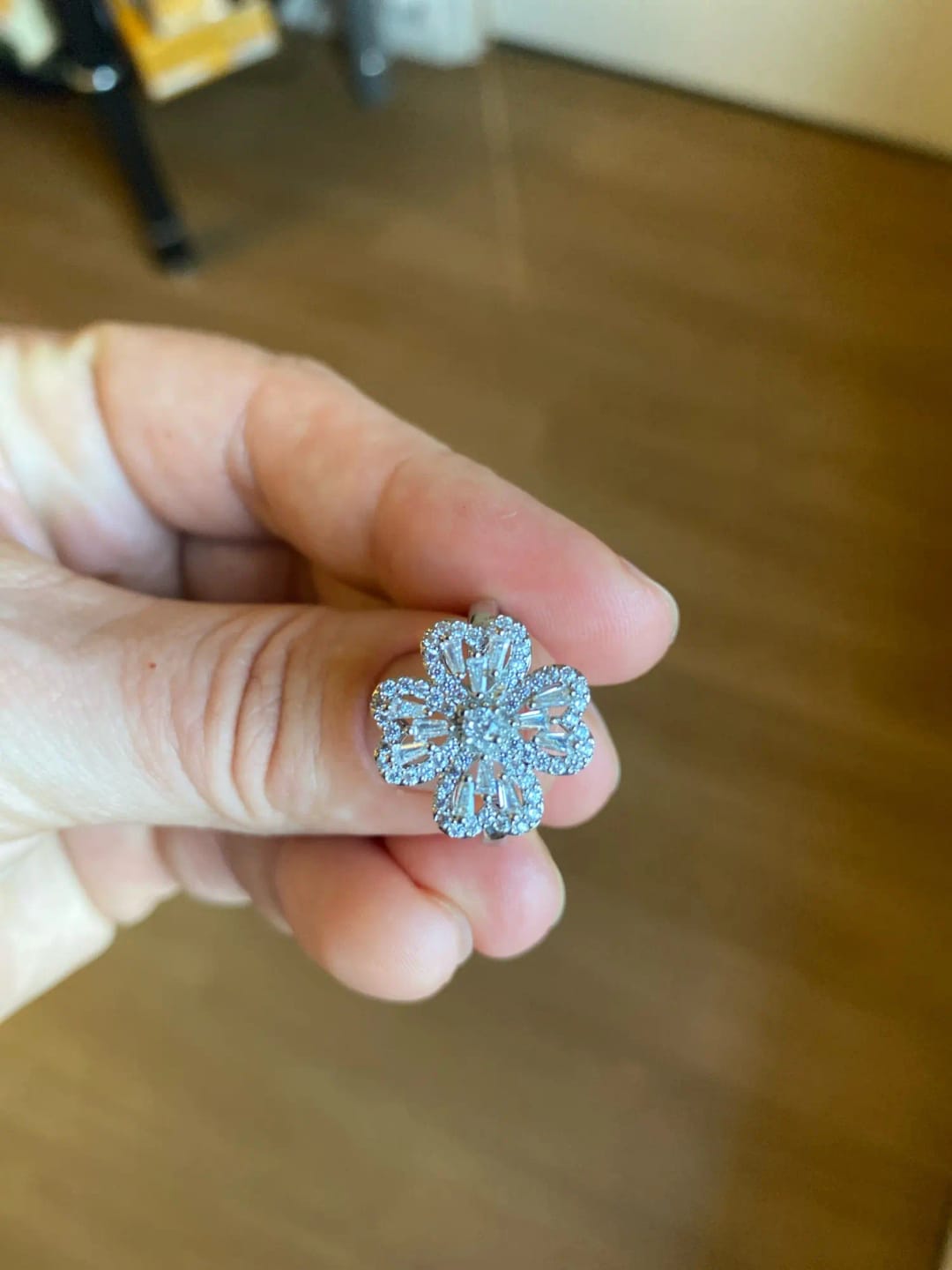 Customer photo review of Stainless Steel Spinner Ring Zircon Heart Clover — Silver | KIMLUD
