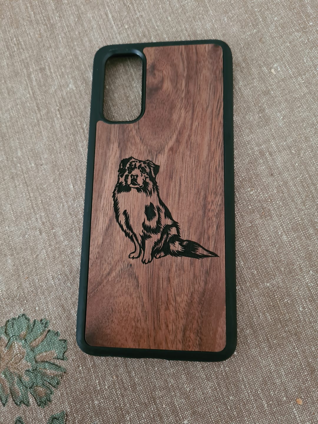 Customer photo review of Mobilskal din Hund | Valnöt