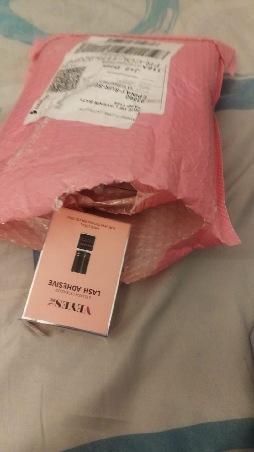 Customer photo review of Eyelash Glue Storage Tank
