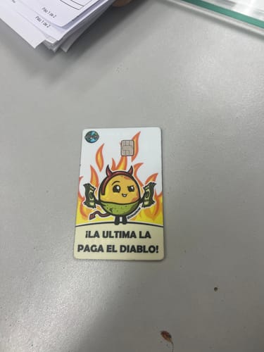 Customer photo review of La Última La Paga el Diablo - Sticker para Tarjeta de Crédito
