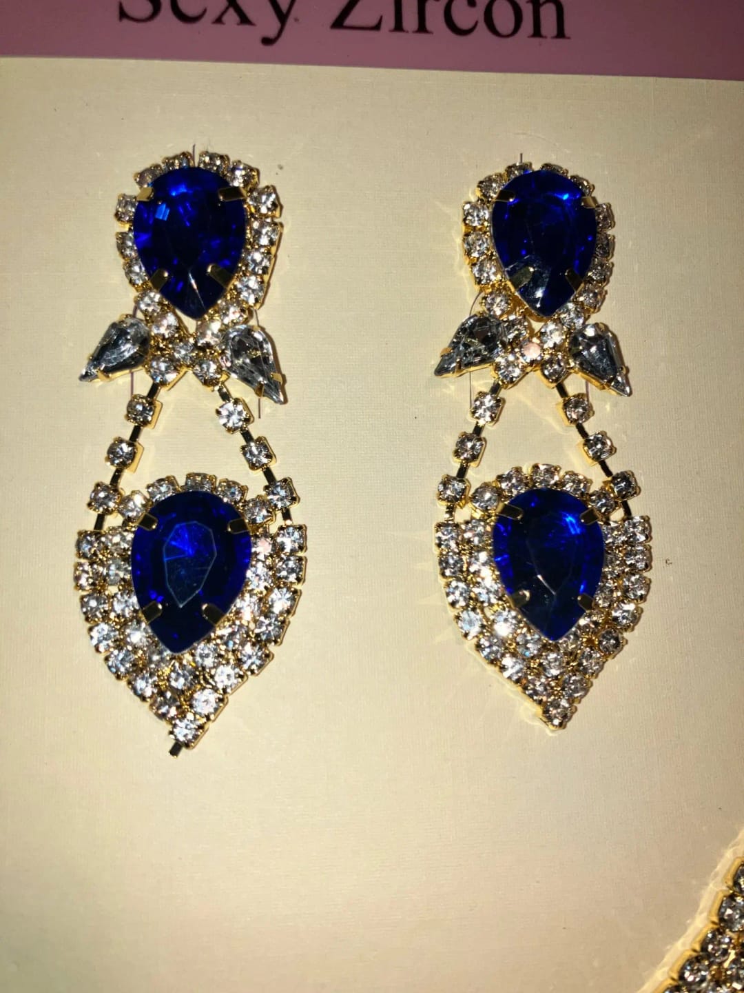 Customer photo review of Rhinestone Necklace and Earrings Set Vintage Water Drop — Crystal | KIMLUD