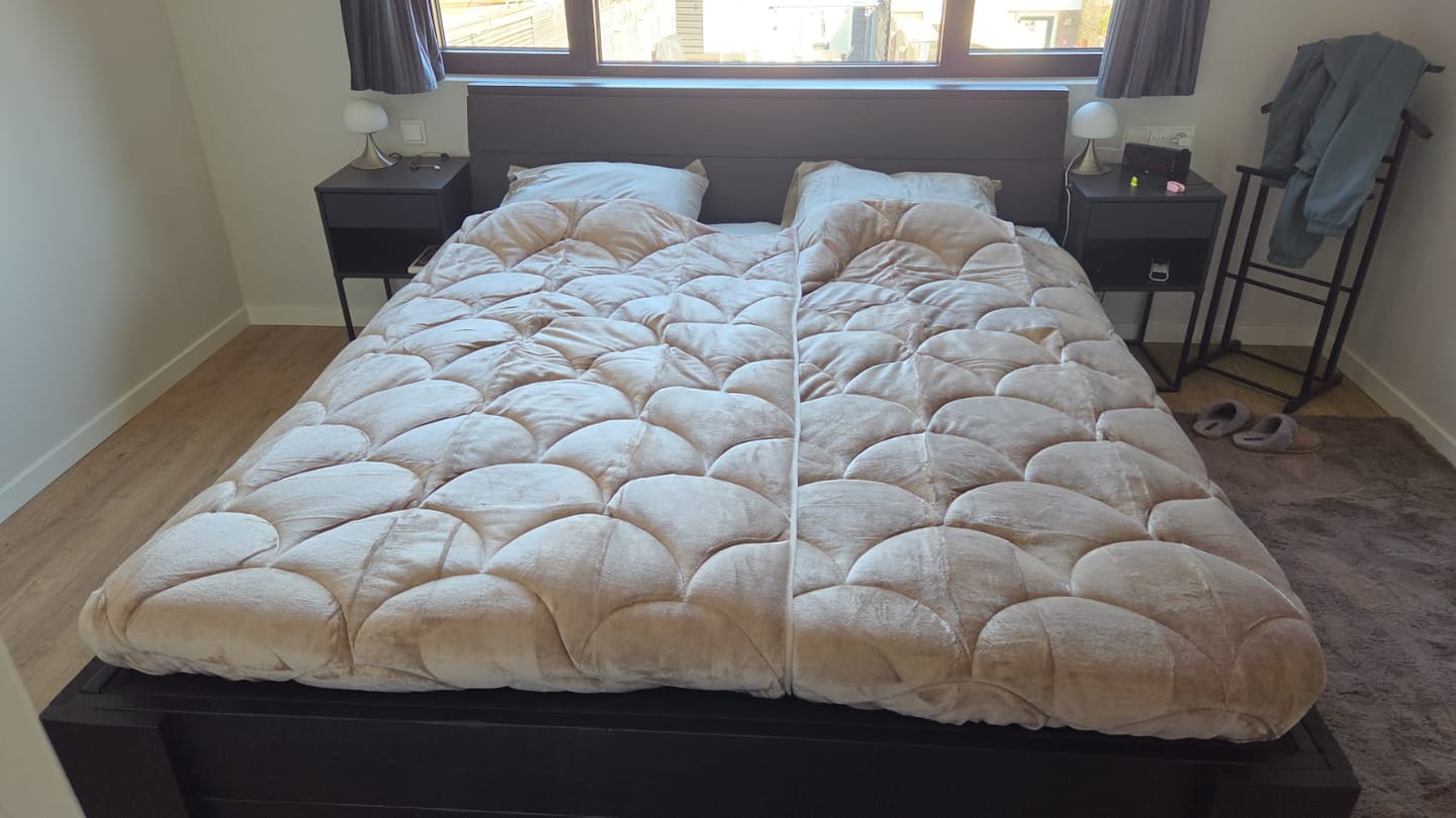 Customer photo review of Dekbed Zonder Overtrek Velvet™ Taupe / Grey