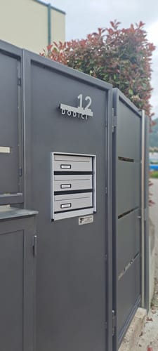 Customer photo review of Numero civico e testo sagomato modello Line 02 Alluminio