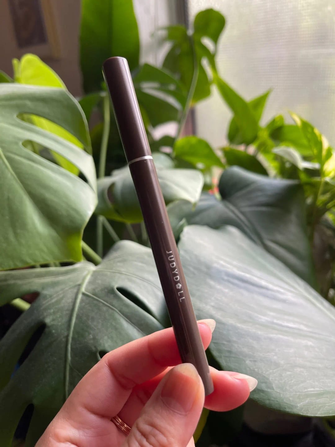 Customer photo review of JUDYDOLL Super Fine Eyeliner Fine Brushwork Stain Free Waterproof Anti Shake Long lasting Fast Drying Slim And Enlarged Eyes