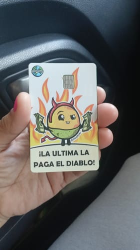 Customer photo review of La Última La Paga el Diablo - Sticker para Tarjeta de Crédito