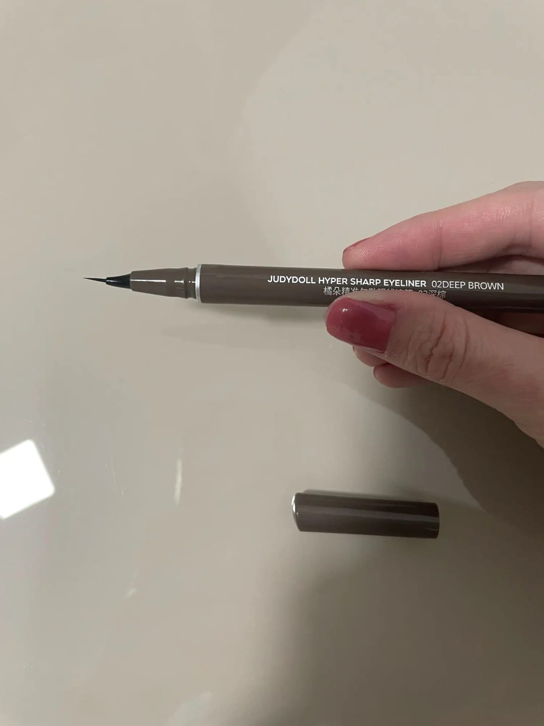 Customer photo review of JUDYDOLL Super Fine Eyeliner Fine Brushwork Stain Free Waterproof Anti Shake Long lasting Fast Drying Slim And Enlarged Eyes