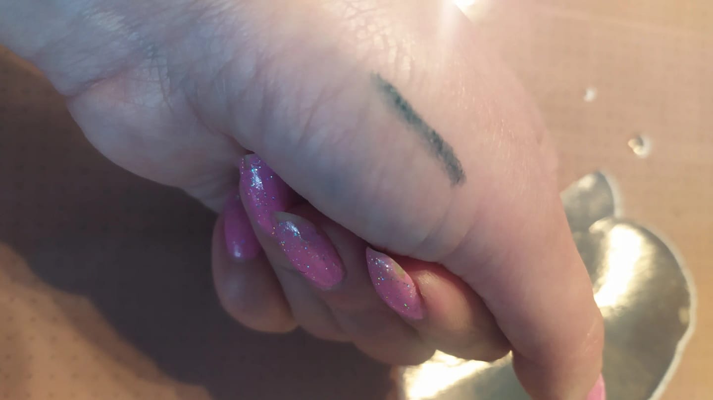 Customer photo review of Long-Lasting Waterproof Eyeshadow Pencil With Rich Pigment — Blue | KIMLUD